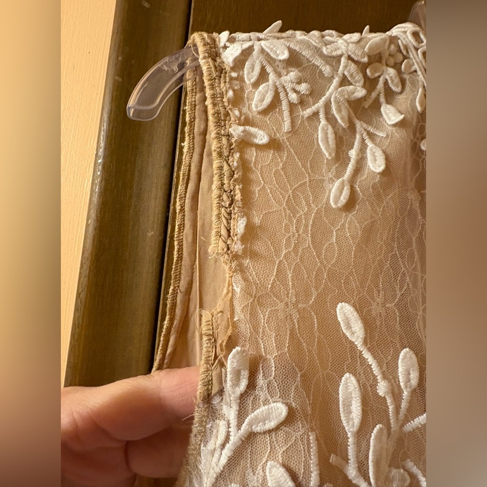 Ivy City Co. white lace flower appliqué midi dress - Picture 10 of 11